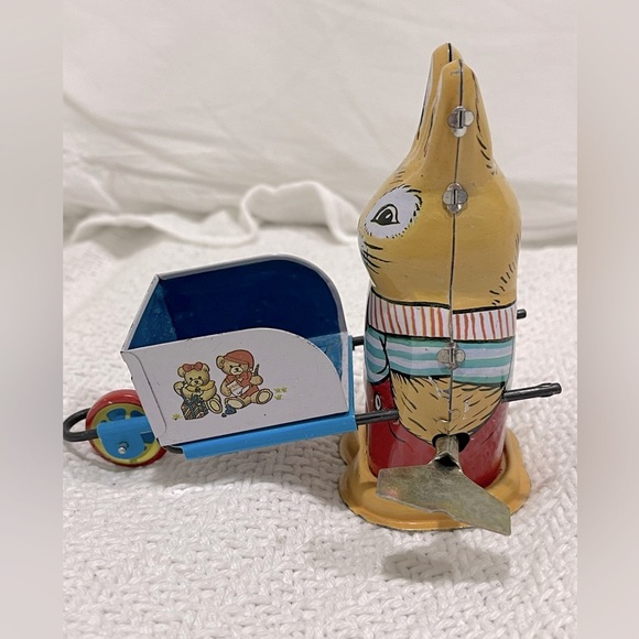 1980s vintage tin Litho wind up toy bunny with cart, collectibles works! - Picture 3 of 5